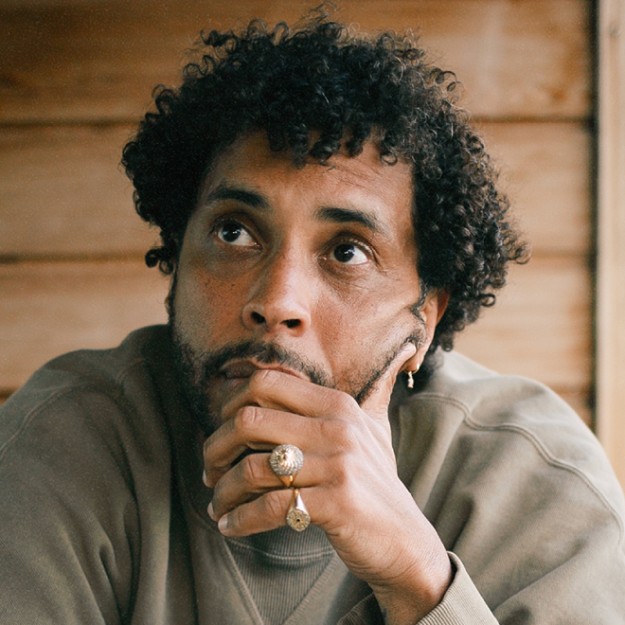 disiz - Auteur-compositeur, interprète. Sortie du single « melodrama » (feat. Theodora), record de longévité en 1re place des charts, et de l’album on s’en rappellera pas, classé 22 fois dans le Top Album France. Soutenu par notre Action culturelle.
