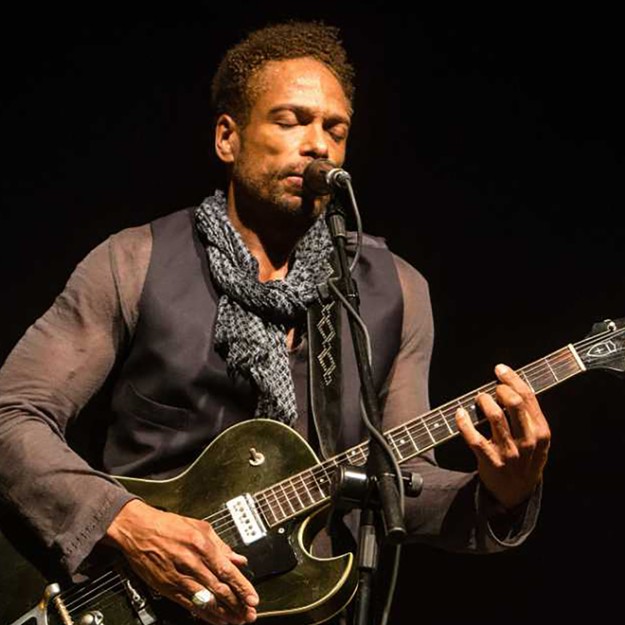 Gari Dourdan - Composer, singer-songwriter (United-States). Released the EP “WARM” with 16TRACKS. DJ sets and live electronic sessions at Woodbine Park (Toronto), Axis Club (Chengdu), Heim Shanghai, Goya Social Club (Madrid), VIP Room (Paris).